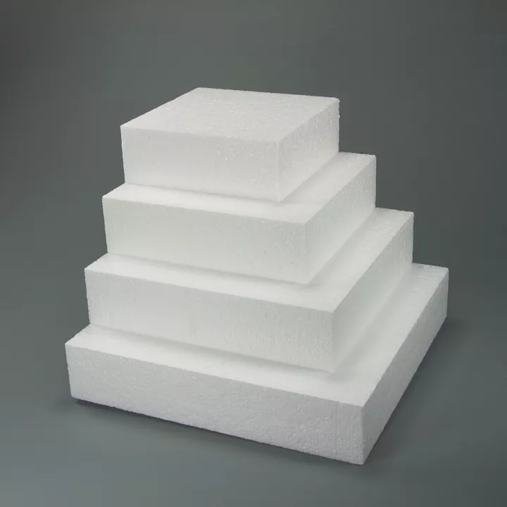 Manequim - Quadrado de poliestireno com 25 cm de altura e 10 cm de largura.