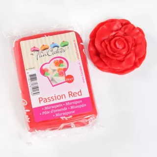 Funcakes с красной миндальной пастой