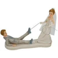 Noiva de Topper puxando o marido