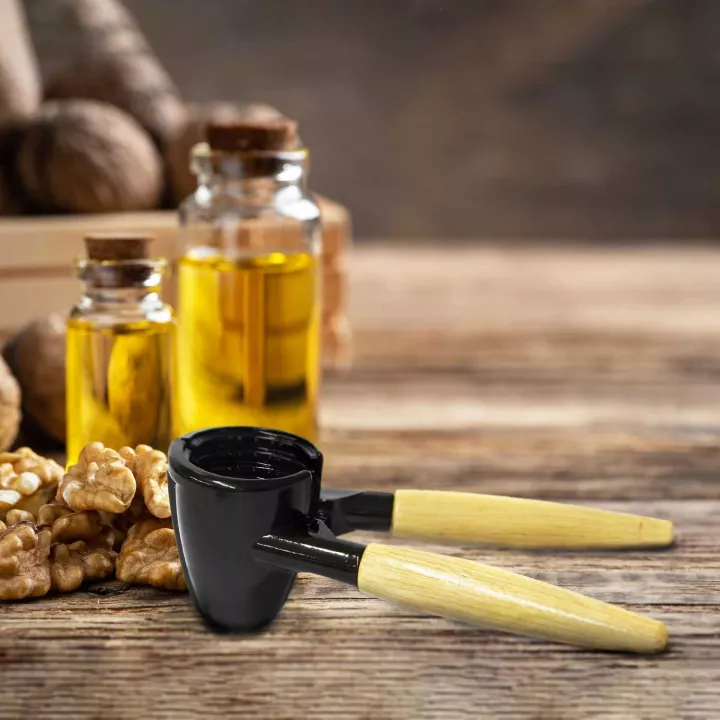 Casse-noix ouvre-bouteille