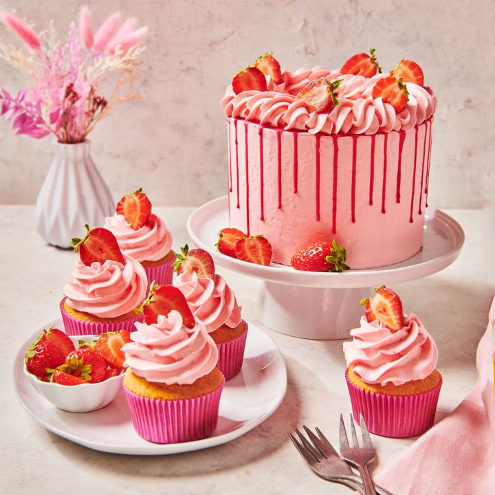 Funcakes Enchanted Strawberry Cream Mix 450g